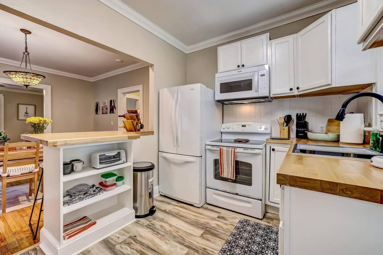 The White Len Apartment *
